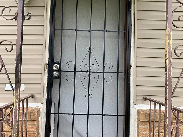 245 E Young Pl — Photo 31