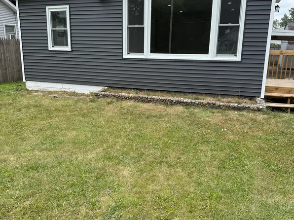 47 43rd St SW, Wyoming, MI 49548