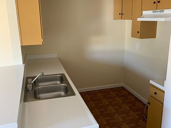 4th image of 145 E 44th St APT 208