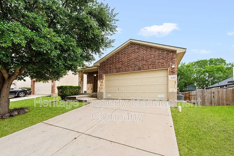 3 bed, 2.0 bath, 1319 sqft, $1,399 — Photo 2
