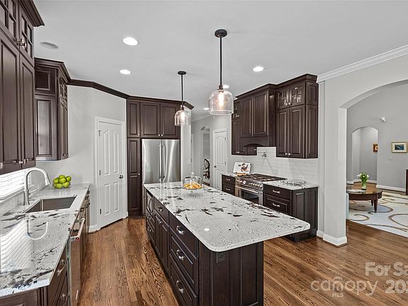 4th image of 3221 Twelve Oaks Pl
