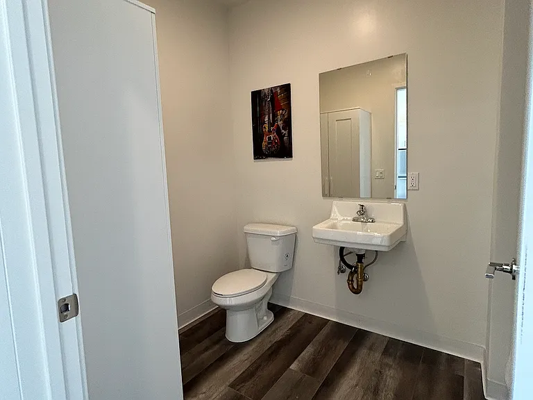 1012 E 25th St #204 — Photo 3