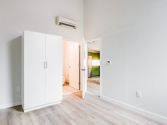 5th image of 619 Throop Ave #2H