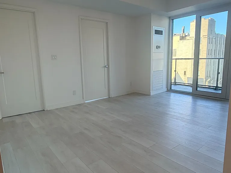 75 James St S #626 — Photo 10
