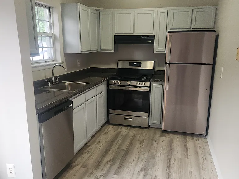 Pine Gate Apartments — Photo 6