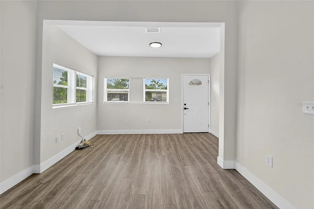 3 bed, 2.0 bath, 1925 sqft, $2,950 — Photo 3