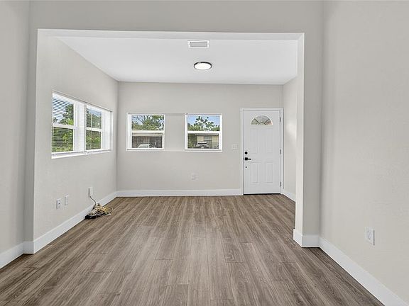 3rd image of 2525 W Beach St