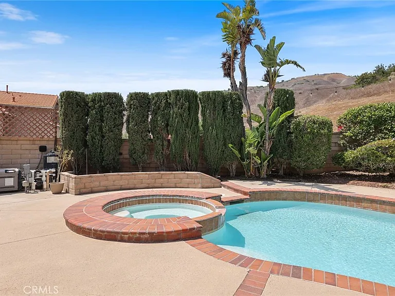 23205 Azela Cir — Photo 36