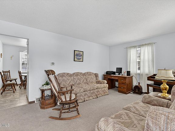 5th image of 35 Santus Dr