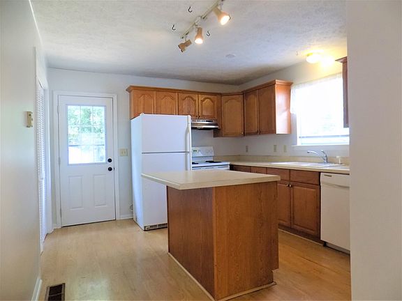 4th image of 3217 Lakeford Dr