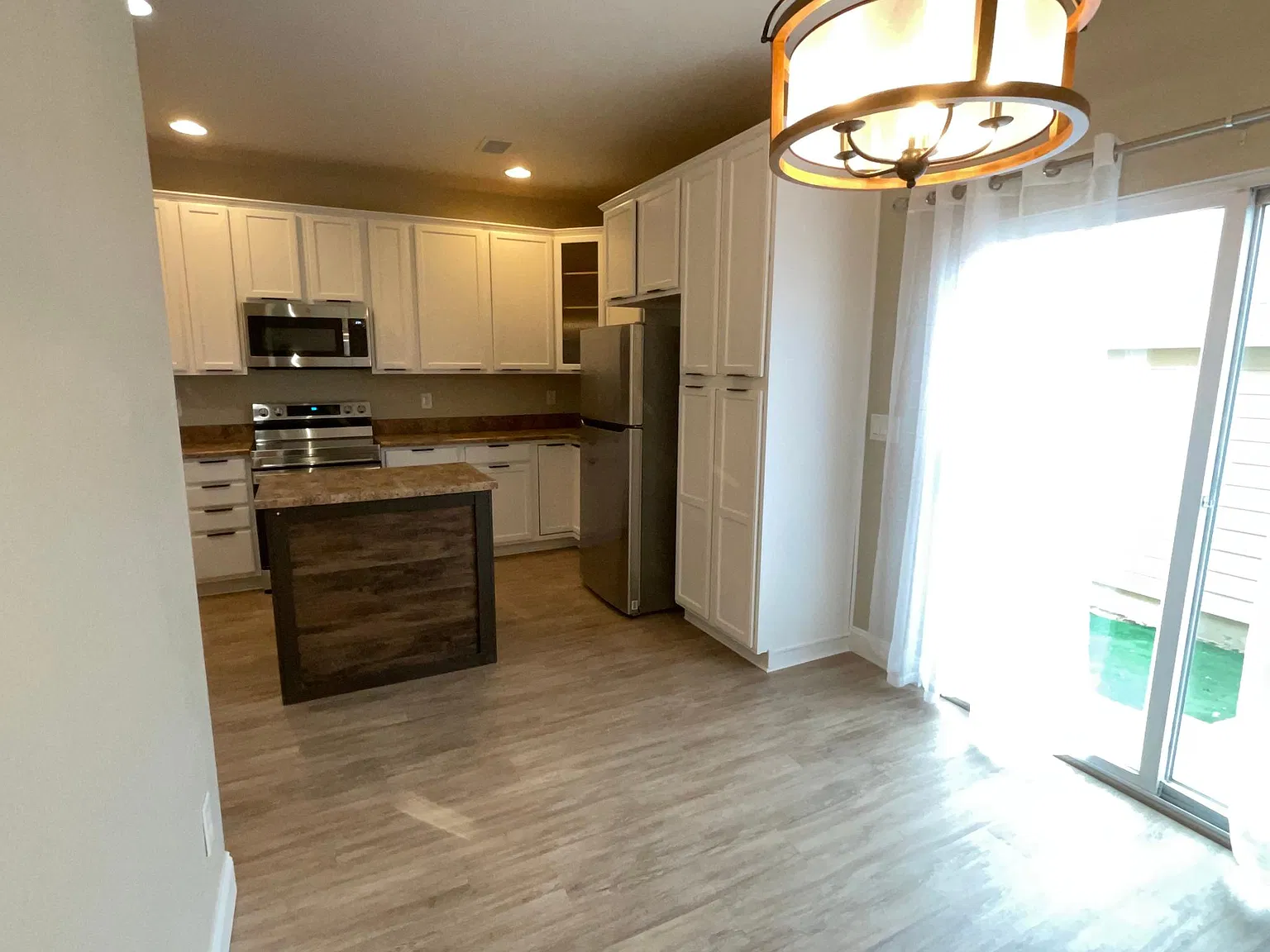 3 bed, 1520 sqft, $2,595 — Photo 3