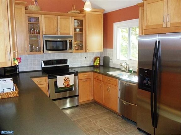3rd image of 401 Brookwood Dr