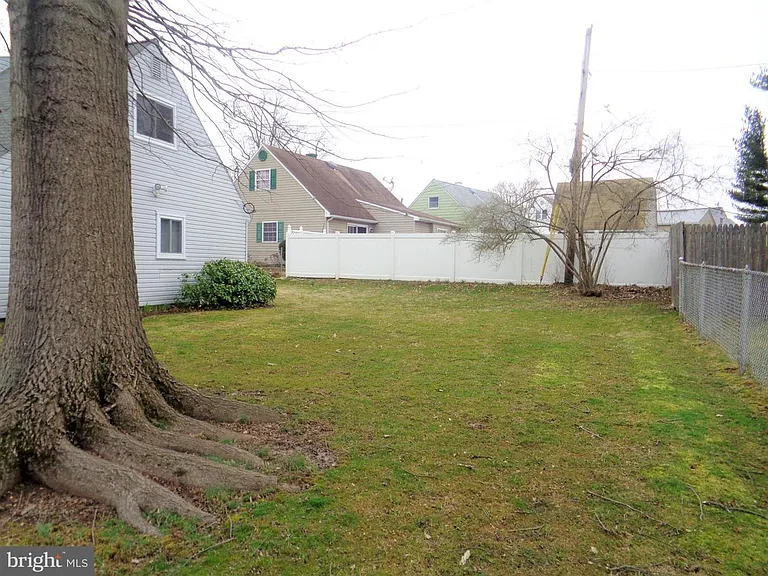 553 Doloro Dr — Photo 6