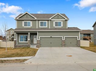 2108 Hummingbird Dr, Bellevue, NE 68123