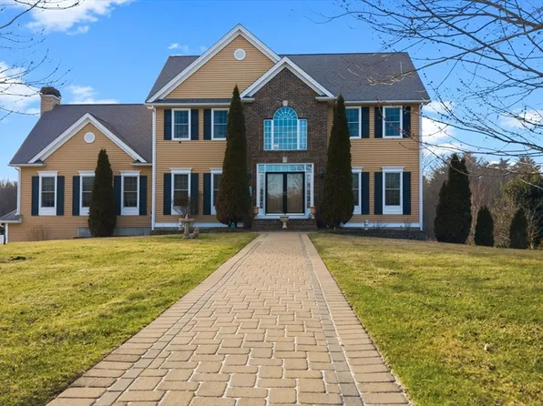 6 Meadowlark Dr, Rehoboth, MA 02769