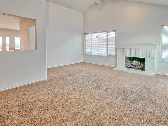 4th image of 2922 Globe Ave