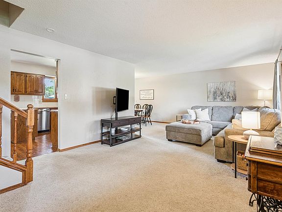 3rd image of 114 Parkgate Rd