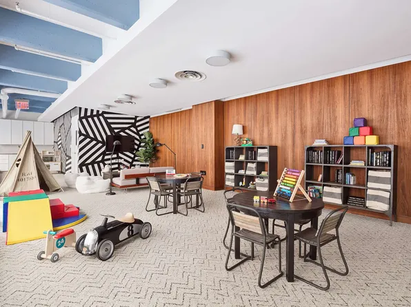 184 Kent Avenue image 15 of 19