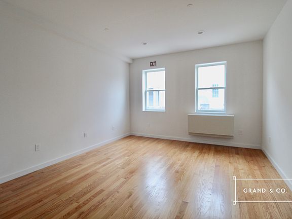 5th image of 275 Harman St #2A