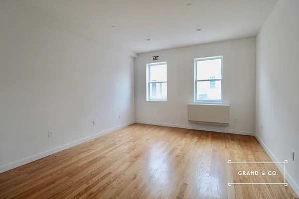 Rented by Grand & Co. | media 5