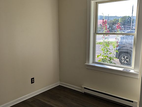 4th image of 5287 N Main St #4