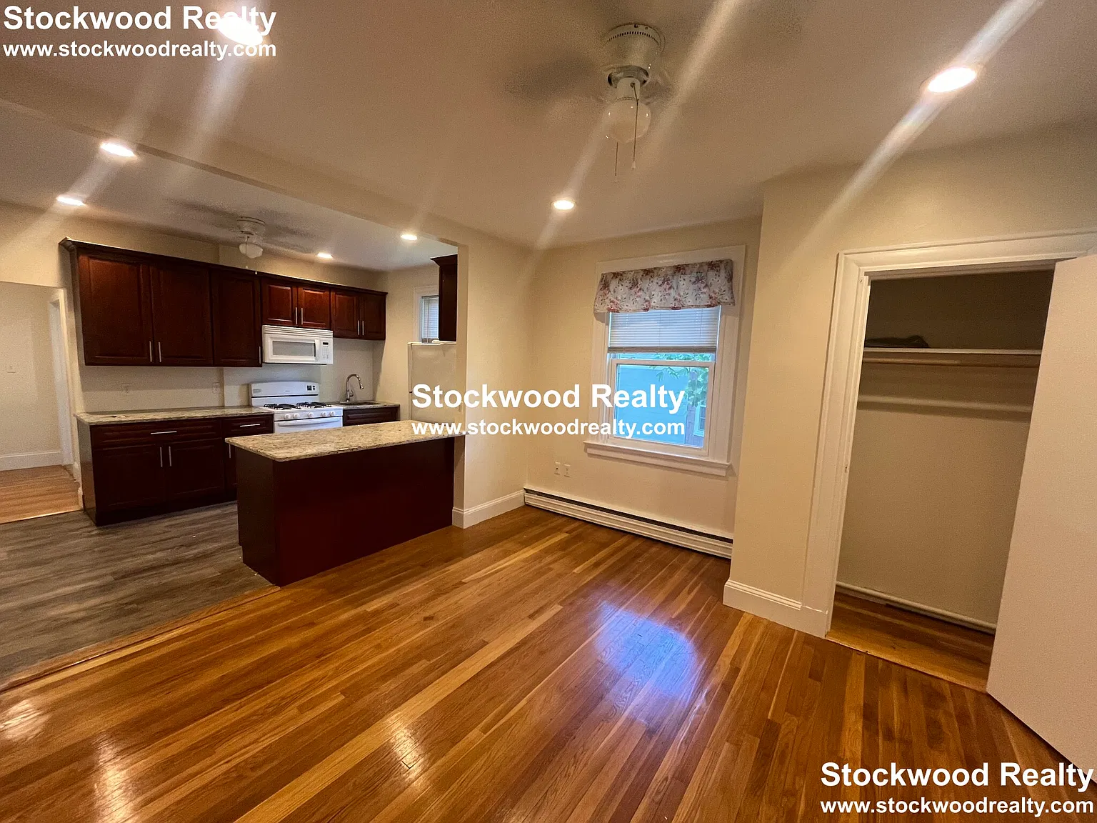 90 Lyndhurst Street — Photo 1