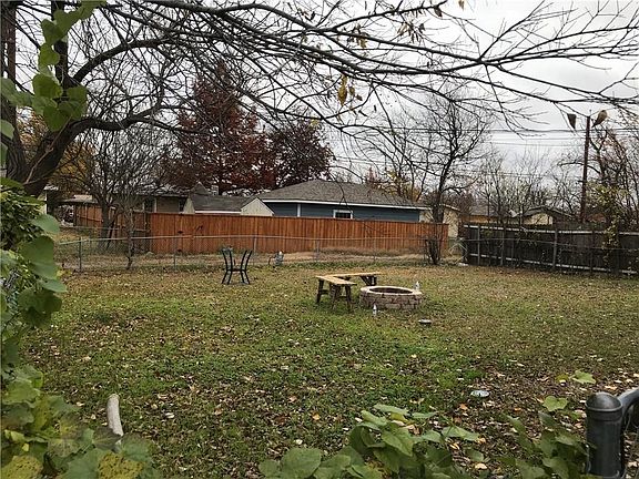 2nd image of 221 E Daugherty Dr