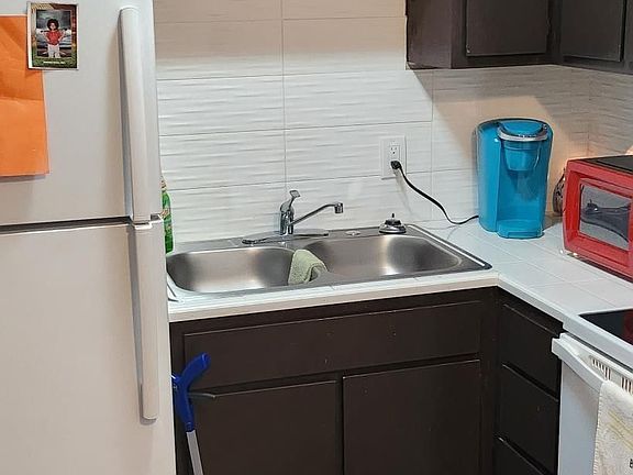 4th image of 216 Tabor Dr #5