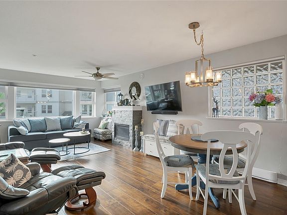 2nd image of 350 Island Hwy S #105