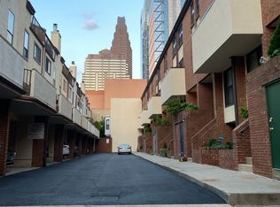 20XX Arch St, Philadelphia, PA 19103