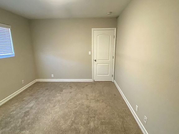 5th image of 4067-08 47th St