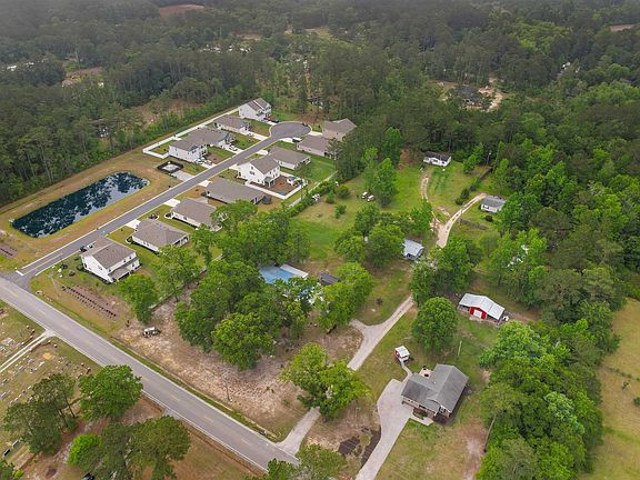 4th image of 3238 Daisey Rd.
