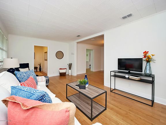 161 Seminole Rd Staged-3