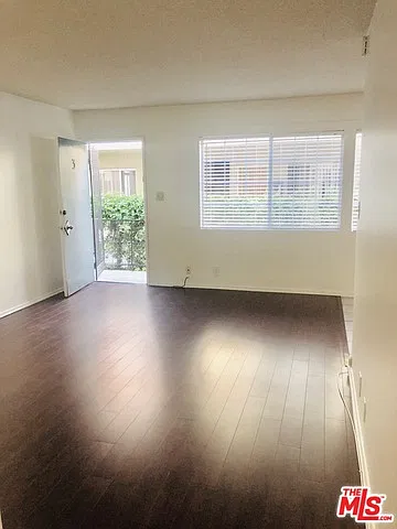 2 bed, 1.0 bath, 850 sqft, $3,100 — Photo 2