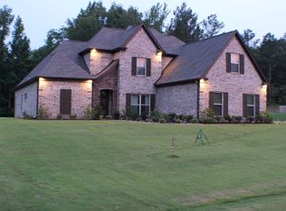 10333 Cypress Plantation Dr S, Olive Branch, MS 38654