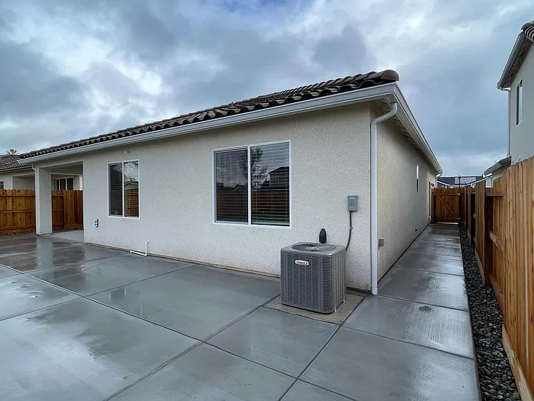 2100 Descanso Ave — Photo 36