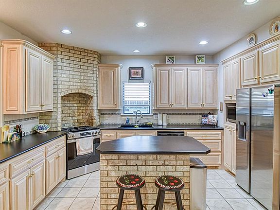 2nd image of 3617 Hampton Ct