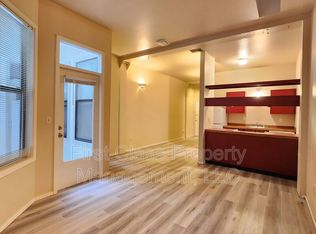 2066 NW Irving St APT E, Portland, OR 97209