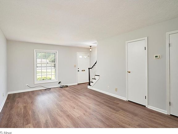 3rd image of 1243 Ashford Ln