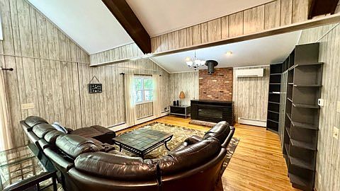 5th image of 15 Norfolk Ct