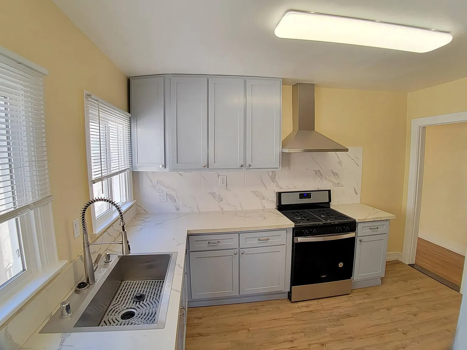 2 bed, 1.5 bath, 1598 sqft, $2,895 — Photo 2