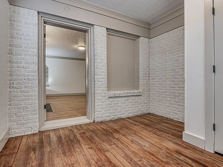 2110 N Kelley Ave — Photo 28