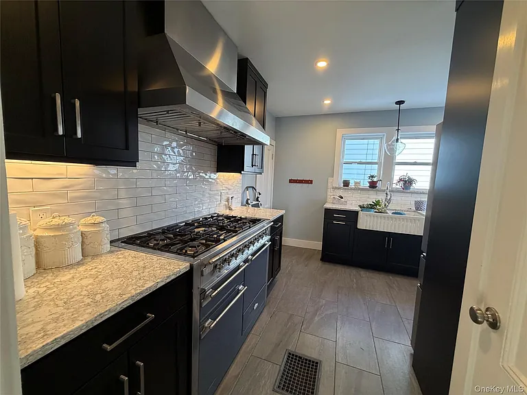 184 Highland Ave — Photo 11
