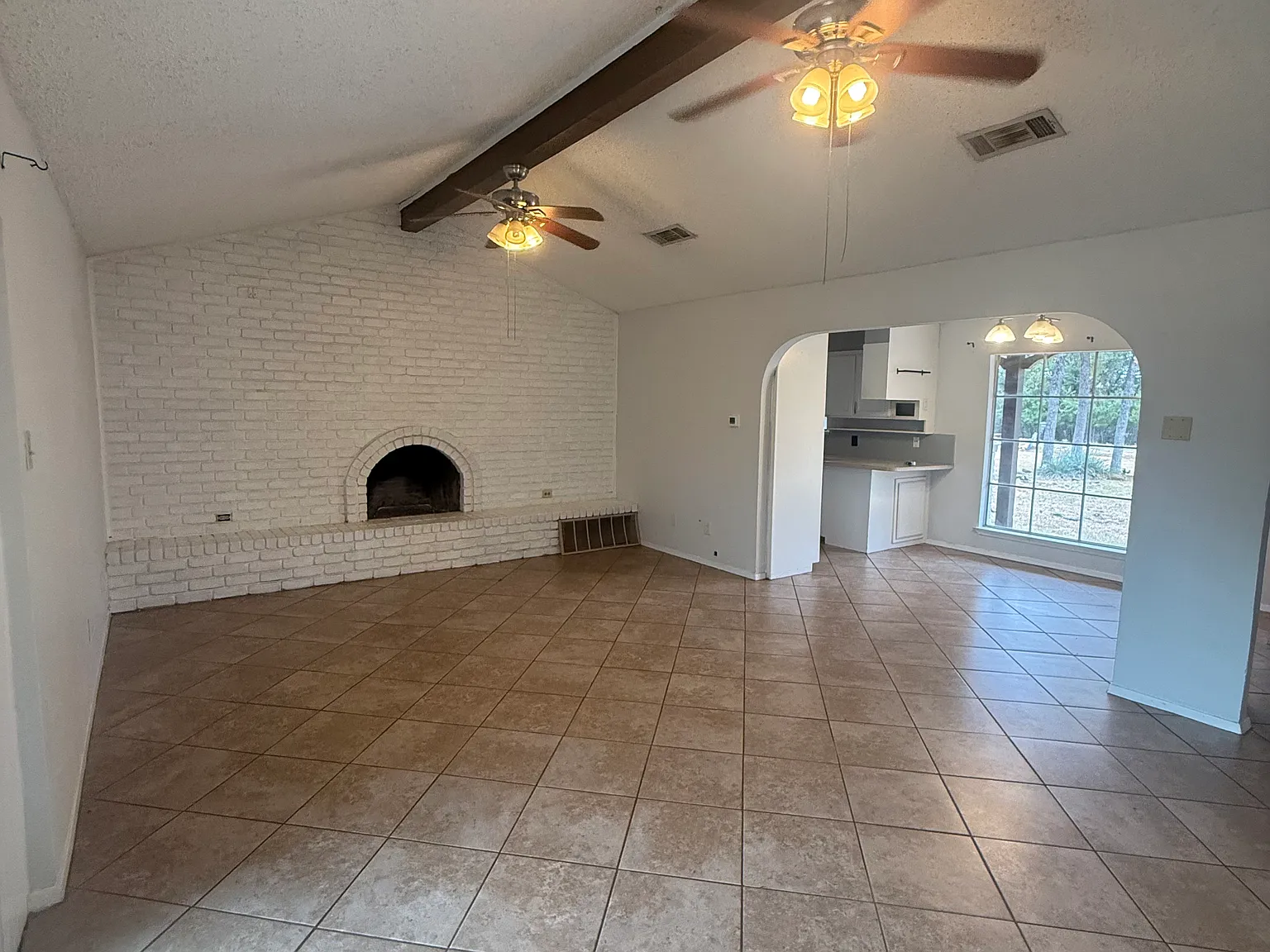 3 bed, 2.5 bath, 1848 sqft, $2,300 — Photo 3