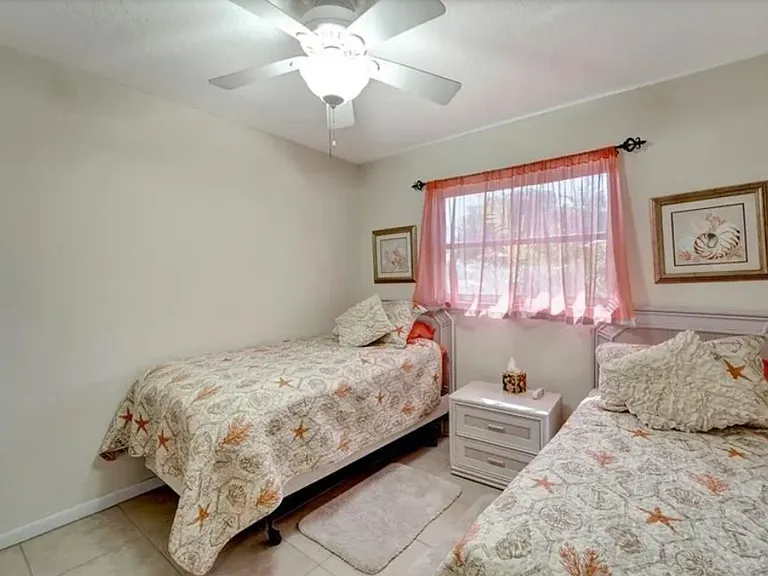 12 Golfview Rd — Photo 2