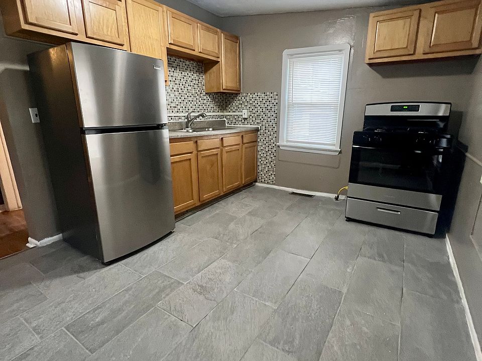 1st image of 469 Broadway Ave