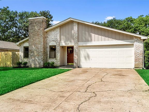 Wide driveway provides plenty of parking for guests