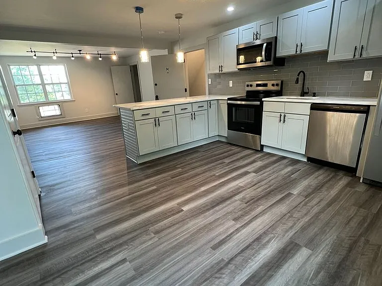 West Gate Apartments — Photo 15