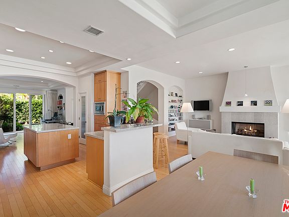 4th image of 23939 De Ville Way #17