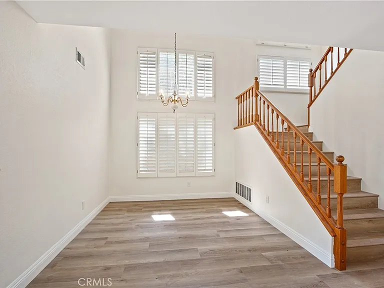 24832 Barclay Ln — Photo 10